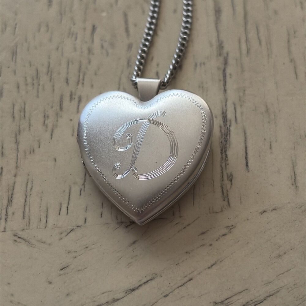 “D” Heart keepsaker photo locket necklace Silver Toned Dainty Rope 24”